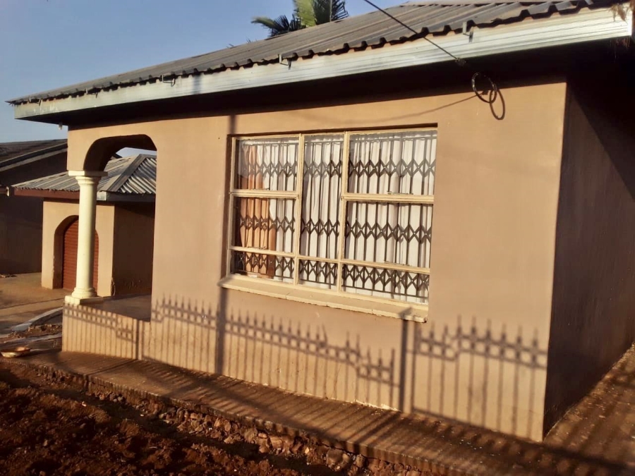 3 Bedroom Property for Sale in Shayandima Limpopo