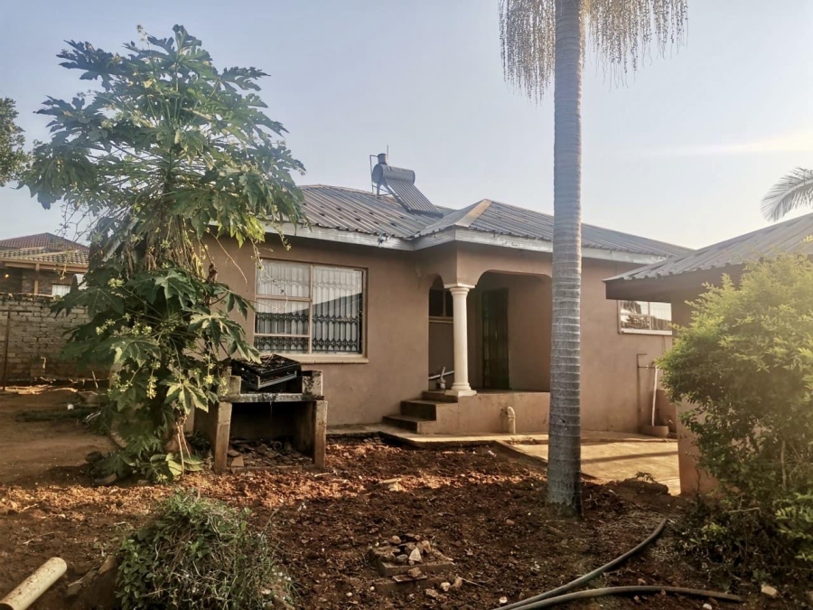 3 Bedroom Property for Sale in Shayandima Limpopo