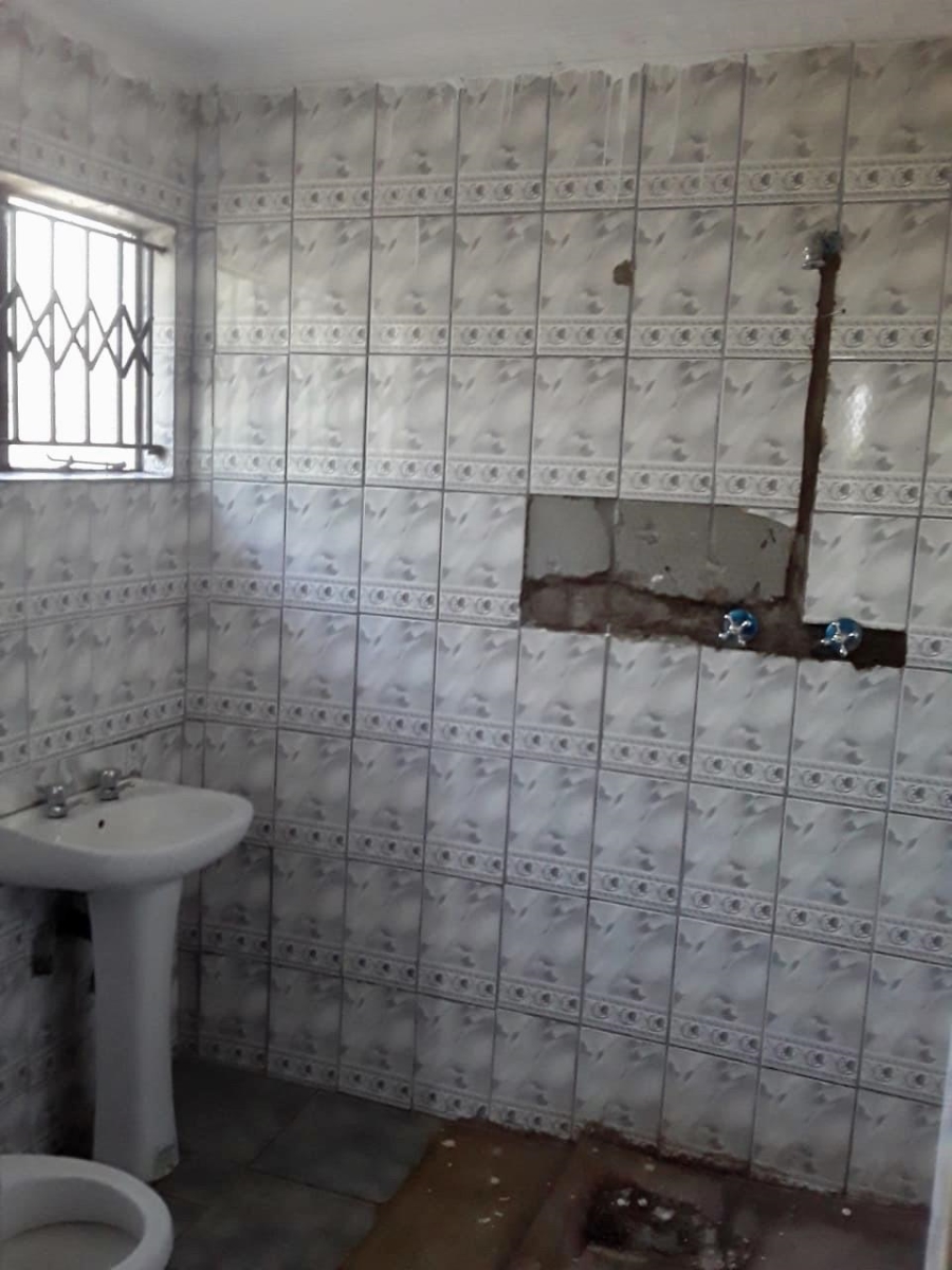 3 Bedroom Property for Sale in Shayandima Limpopo