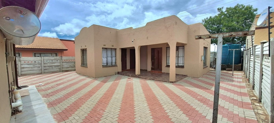 2 Bedroom Property for Sale in Seshego H Limpopo