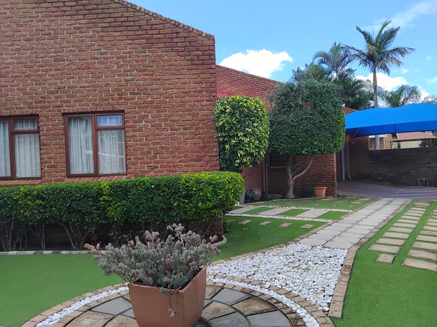 5 Bedroom Property for Sale in Flora Park Limpopo