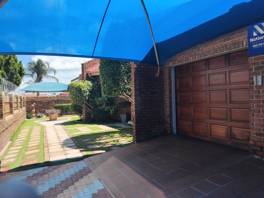 5 Bedroom Property for Sale in Flora Park Limpopo