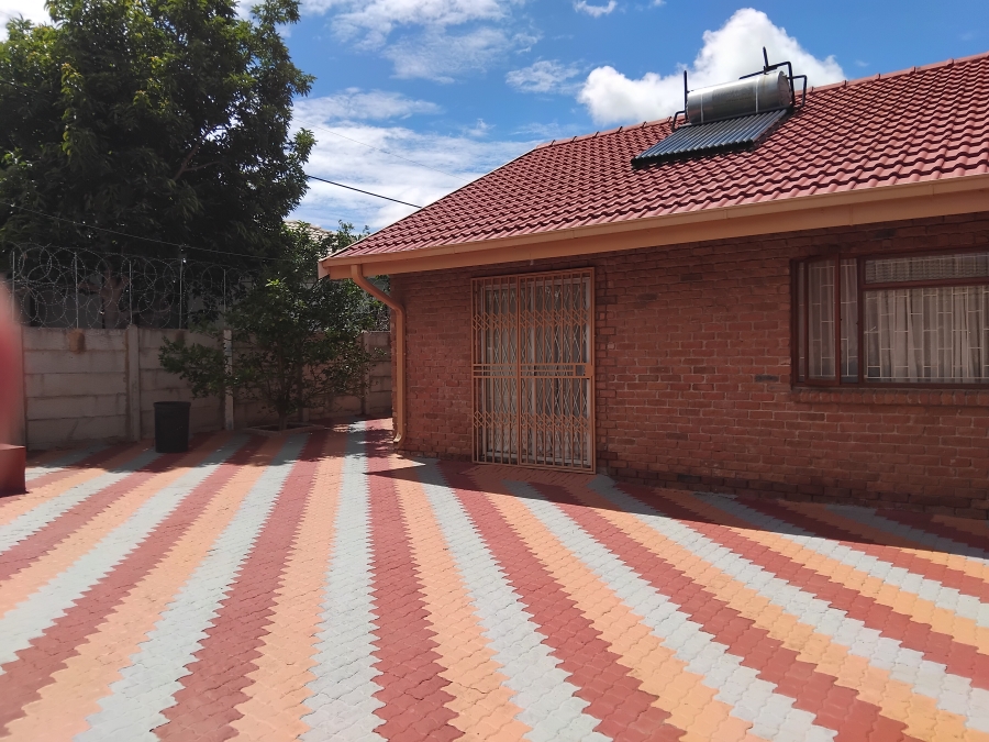 5 Bedroom Property for Sale in Flora Park Limpopo