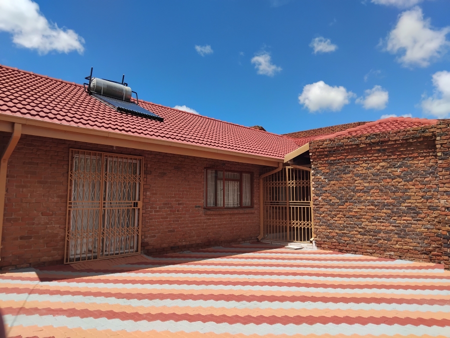 5 Bedroom Property for Sale in Flora Park Limpopo