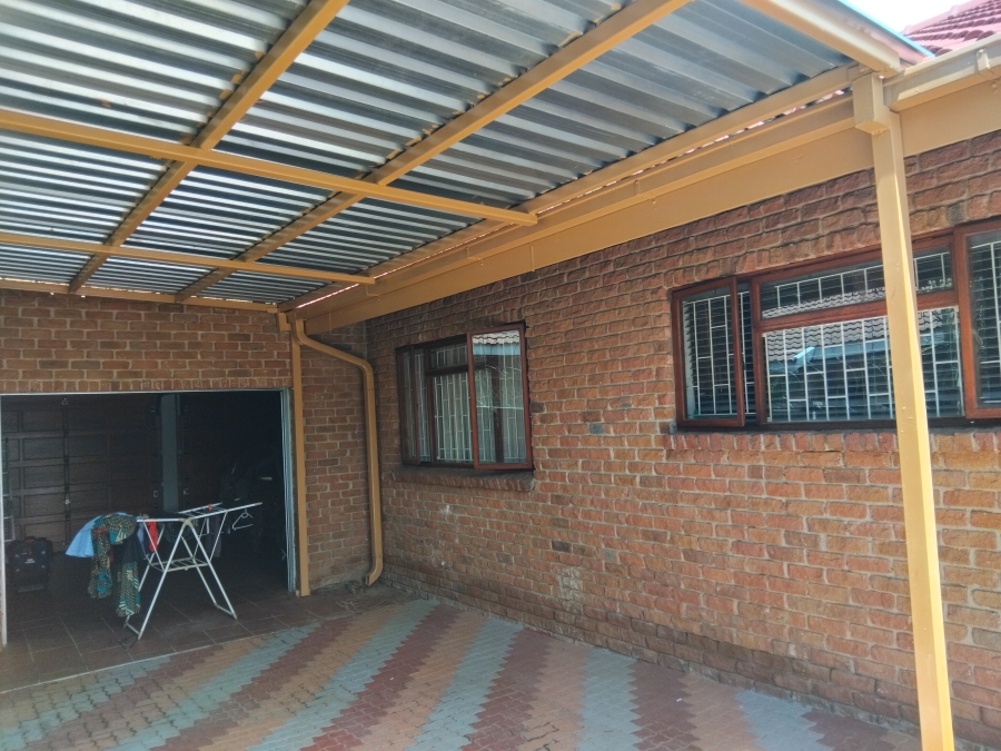 5 Bedroom Property for Sale in Flora Park Limpopo