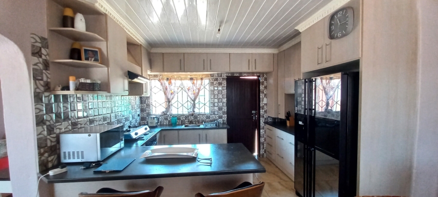 5 Bedroom Property for Sale in Flora Park Limpopo