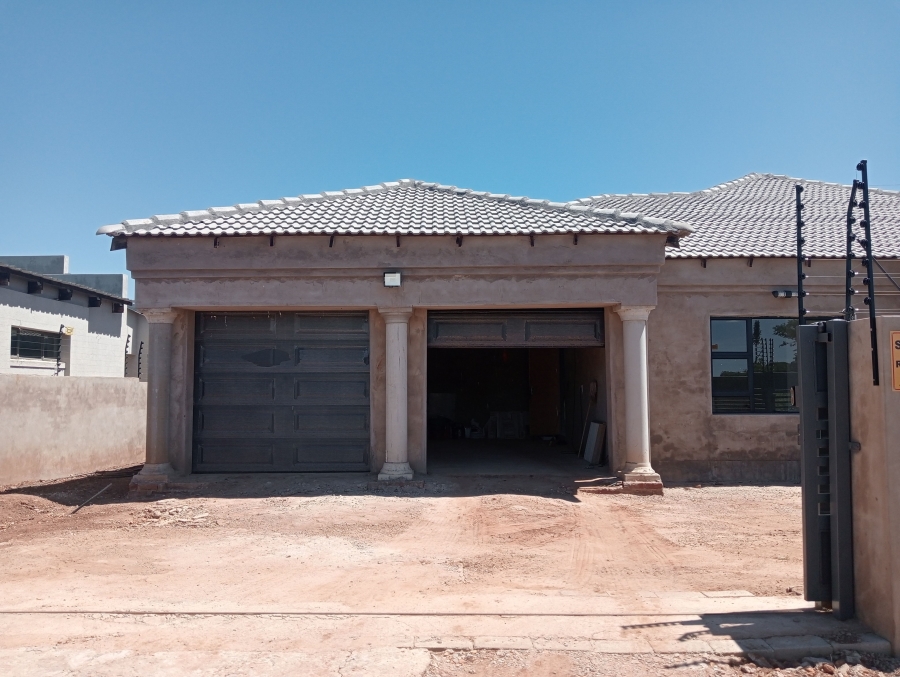 4 Bedroom Property for Sale in Chroompark Limpopo