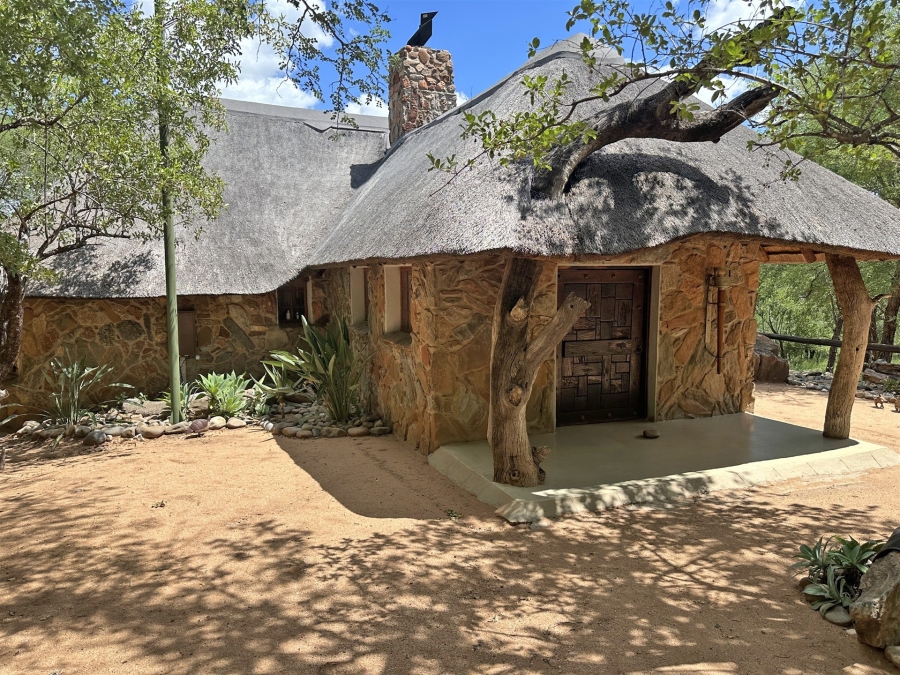 5 Bedroom Property for Sale in Hoedspruit Rural Limpopo