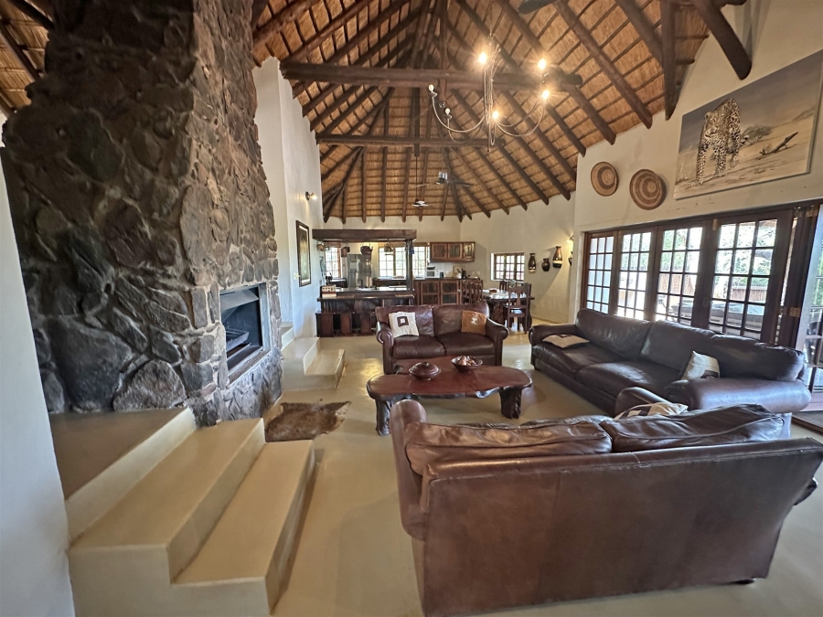 5 Bedroom Property for Sale in Hoedspruit Rural Limpopo