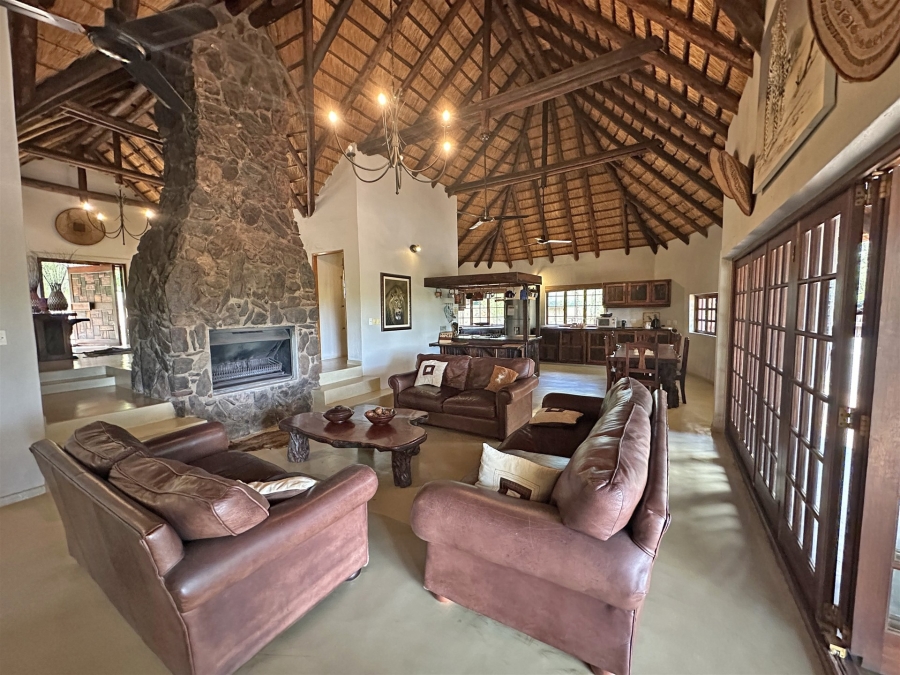 5 Bedroom Property for Sale in Hoedspruit Rural Limpopo