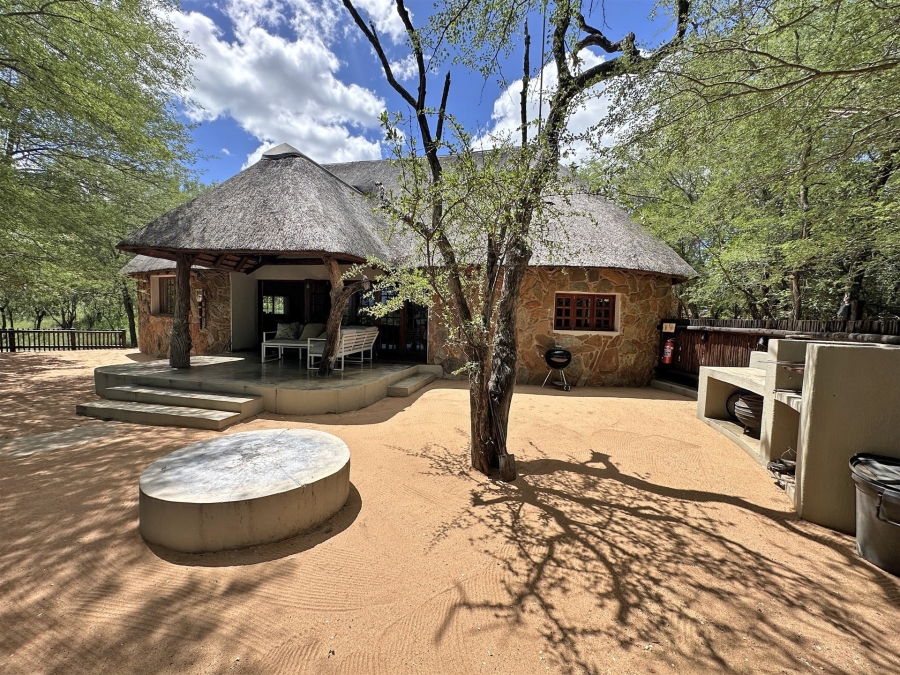 5 Bedroom Property for Sale in Hoedspruit Rural Limpopo