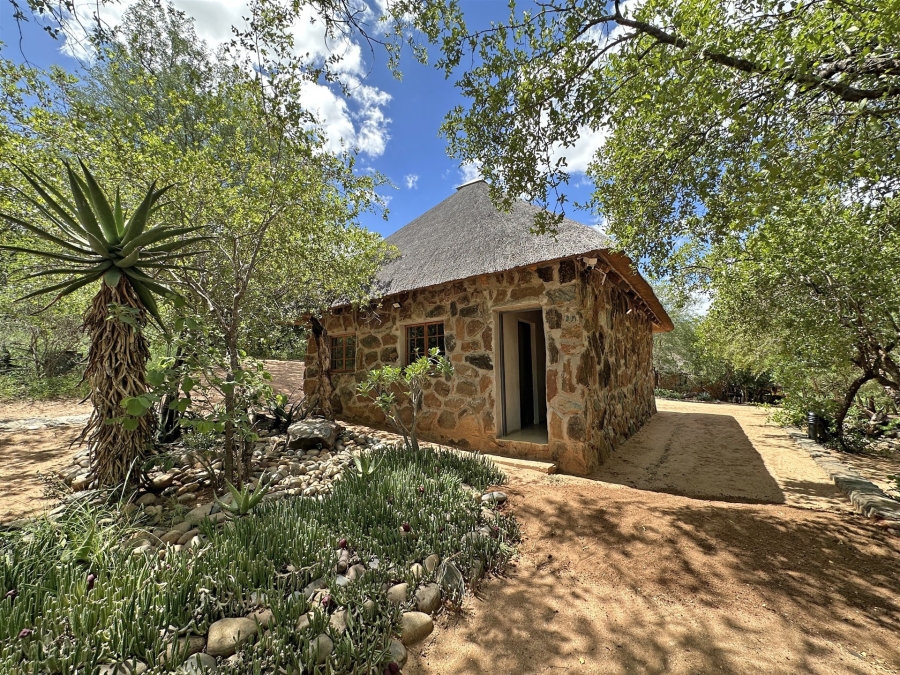 5 Bedroom Property for Sale in Hoedspruit Rural Limpopo