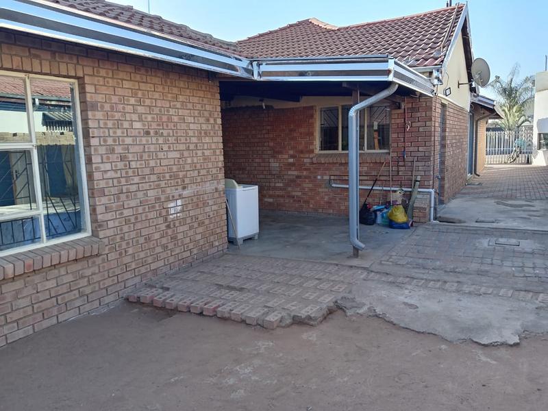 4 Bedroom Property for Sale in Nirvana Limpopo