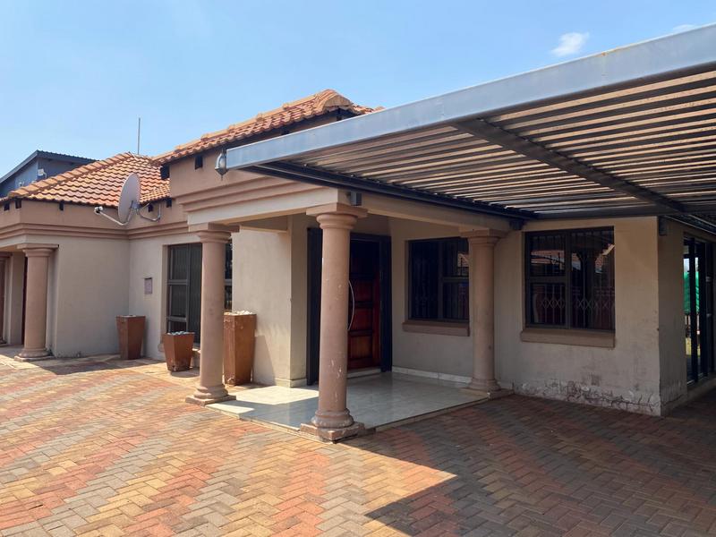 To Let 4 Bedroom Property for Rent in Chroompark Limpopo