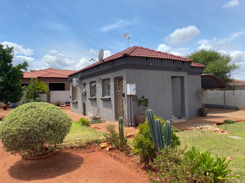 To Let 2 Bedroom Property for Rent in Mokopane Limpopo