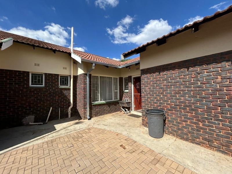 To Let 4 Bedroom Property for Rent in Flora Park Limpopo