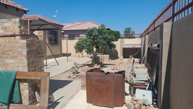 3 Bedroom Property for Sale in Mahlasedi Park Limpopo