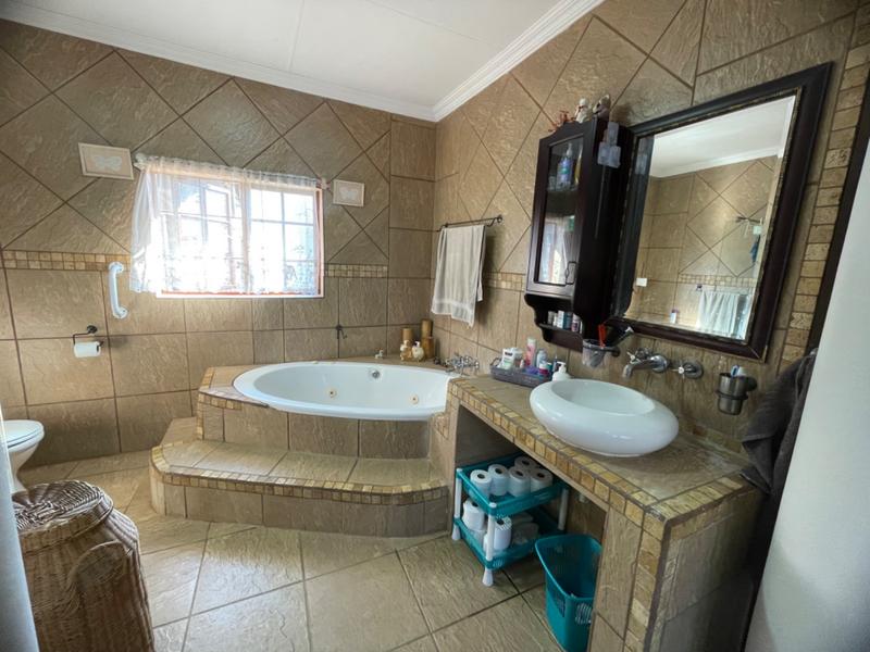 5 Bedroom Property for Sale in Impala Park Limpopo