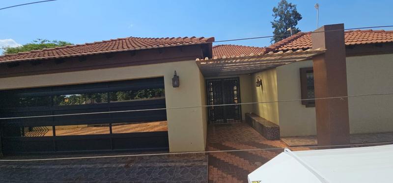 To Let 4 Bedroom Property for Rent in Maniini Limpopo