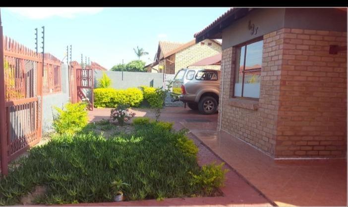 4 Bedroom Property for Sale in Madiba Park Limpopo