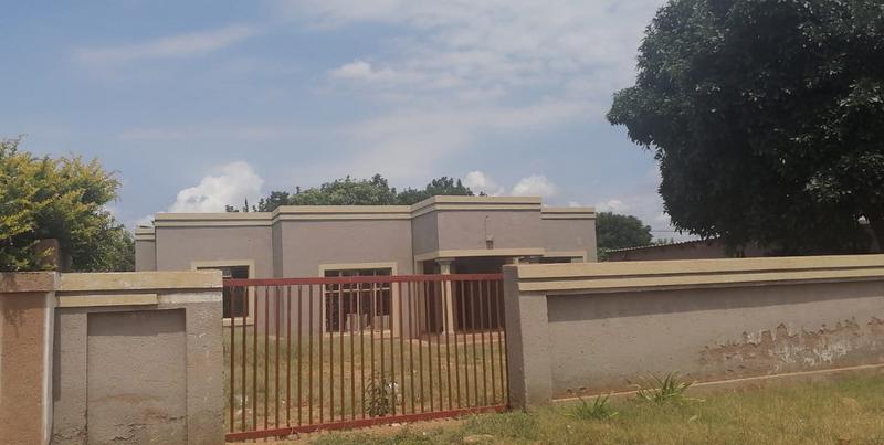 6 Bedroom Property for Sale in Mahwelereng Limpopo