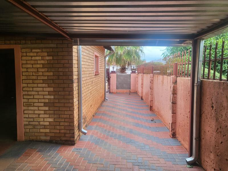 3 Bedroom Property for Sale in Mahwelereng Limpopo