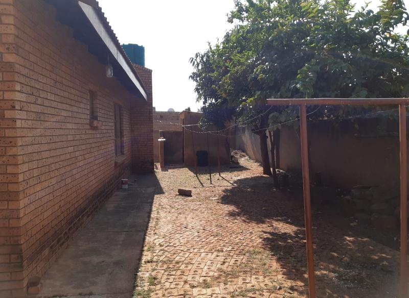 4 Bedroom Property for Sale in Mahwelereng Limpopo