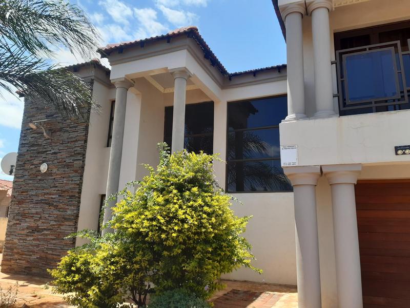 5 Bedroom Property for Sale in Chroompark Limpopo