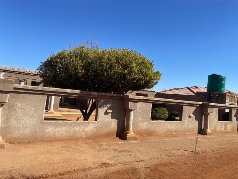 5 Bedroom Property for Sale in Madiba Limpopo