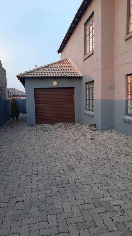 6 Bedroom Property for Sale in Mahlasedi Park Limpopo