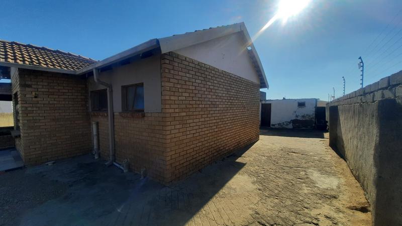 5 Bedroom Property for Sale in Seshego Limpopo