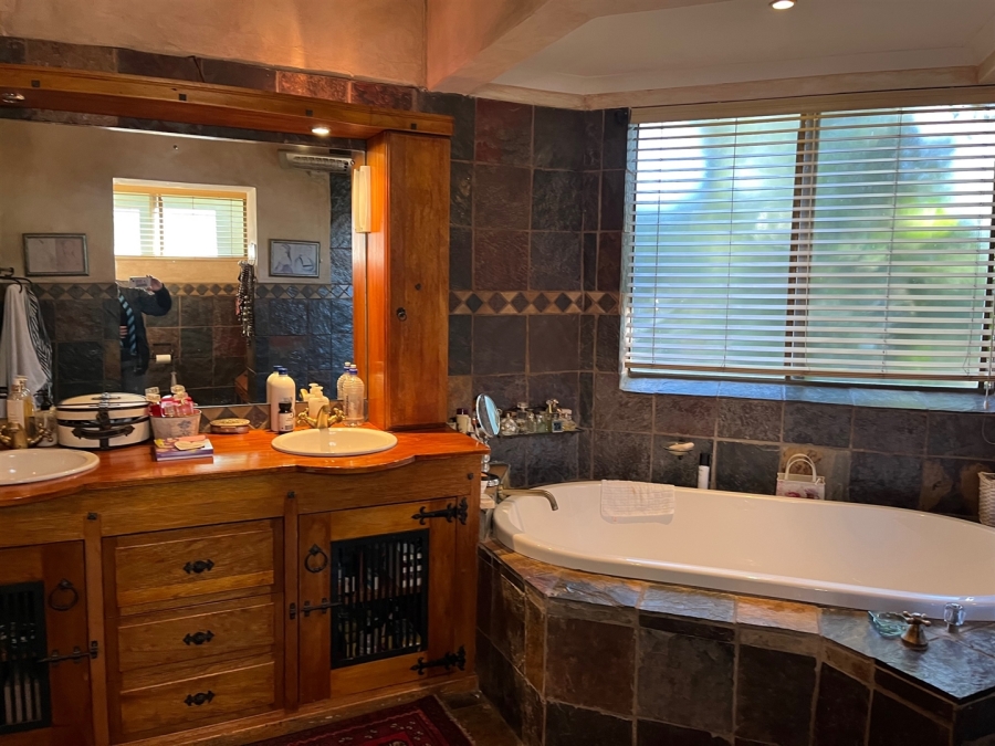 6 Bedroom Property for Sale in Die Heuwel Mpumalanga