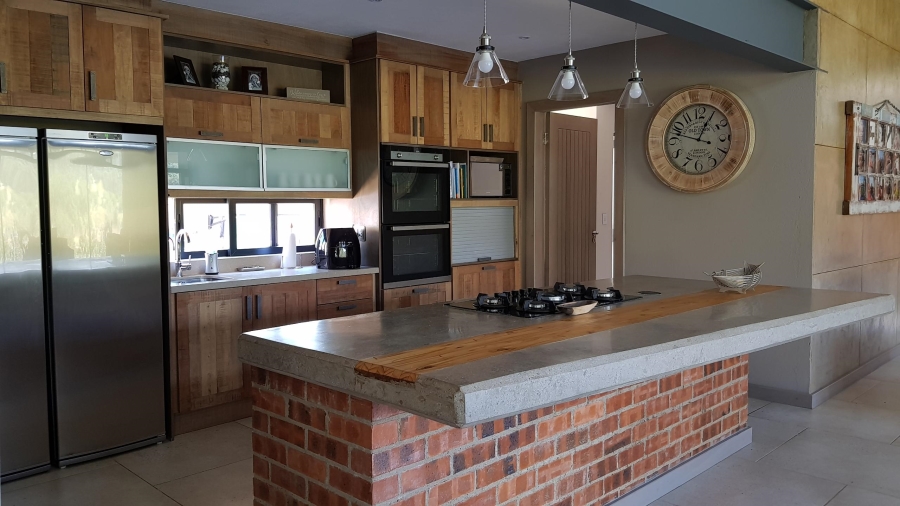7 Bedroom Property for Sale in Sonheuwel Mpumalanga