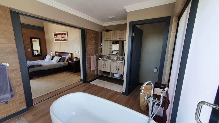 7 Bedroom Property for Sale in Sonheuwel Mpumalanga