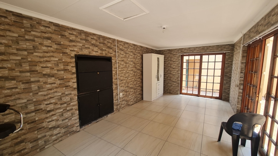5 Bedroom Property for Sale in Cosmosrand Mpumalanga