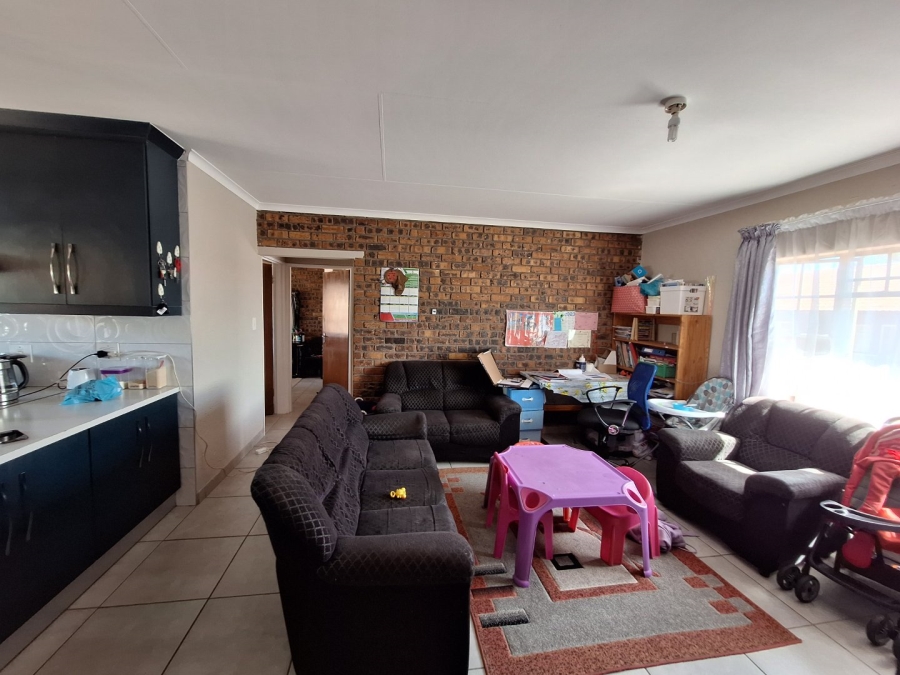 To Let 2 Bedroom Property for Rent in Noordrand Mpumalanga