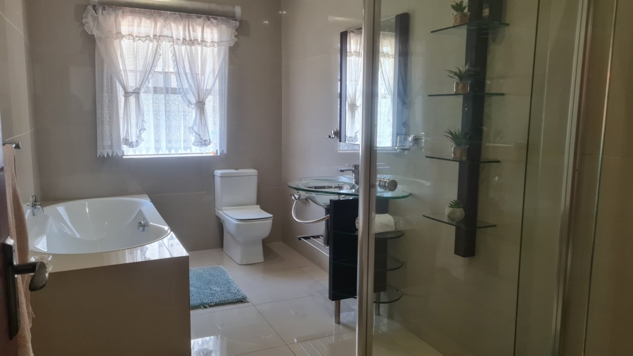 4 Bedroom Property for Sale in Ntulo Wildlife Estate Mpumalanga