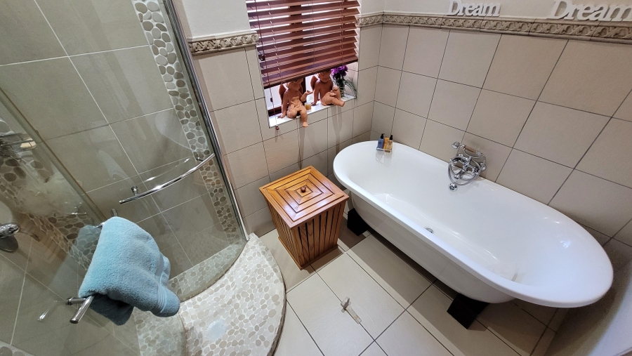 6 Bedroom Property for Sale in Sonheuwel Ext 1 Mpumalanga