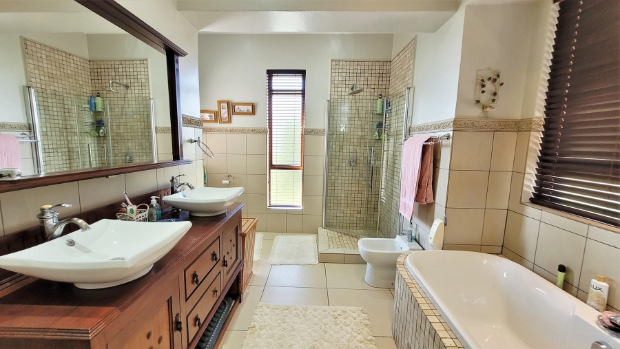 6 Bedroom Property for Sale in Sonheuwel Ext 1 Mpumalanga