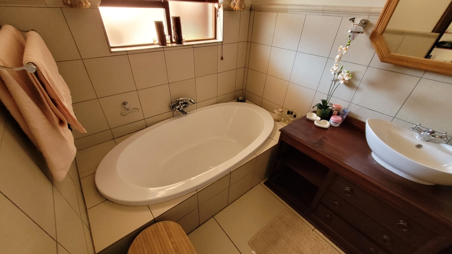 6 Bedroom Property for Sale in Sonheuwel Ext 1 Mpumalanga