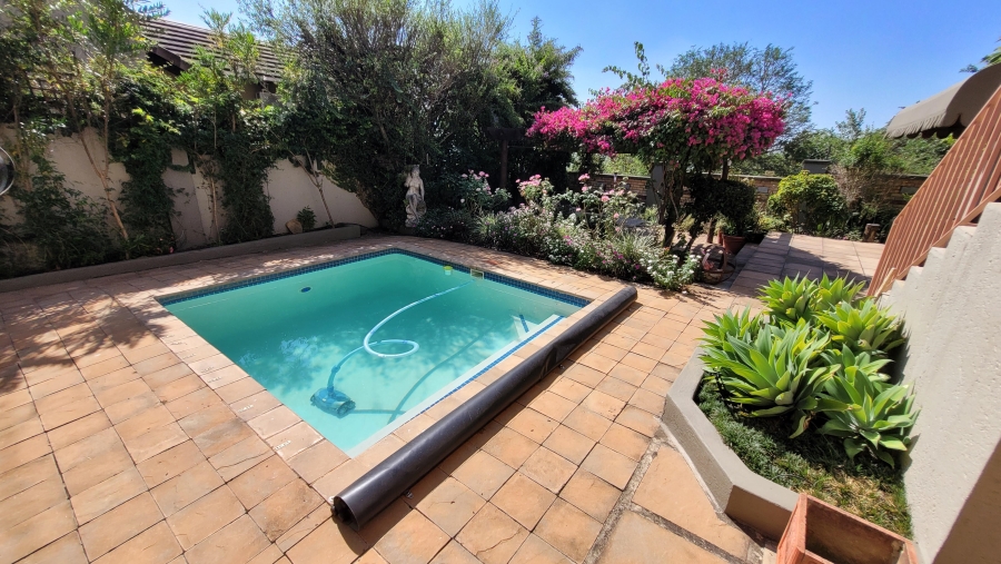 6 Bedroom Property for Sale in Sonheuwel Ext 1 Mpumalanga