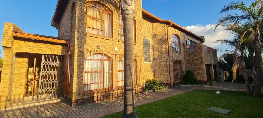5 Bedroom Property for Sale in Secunda Mpumalanga