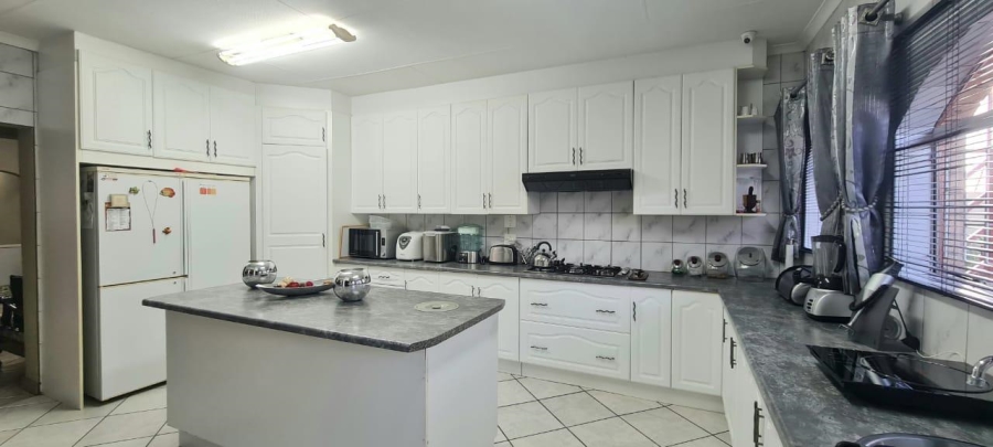 5 Bedroom Property for Sale in Secunda Mpumalanga