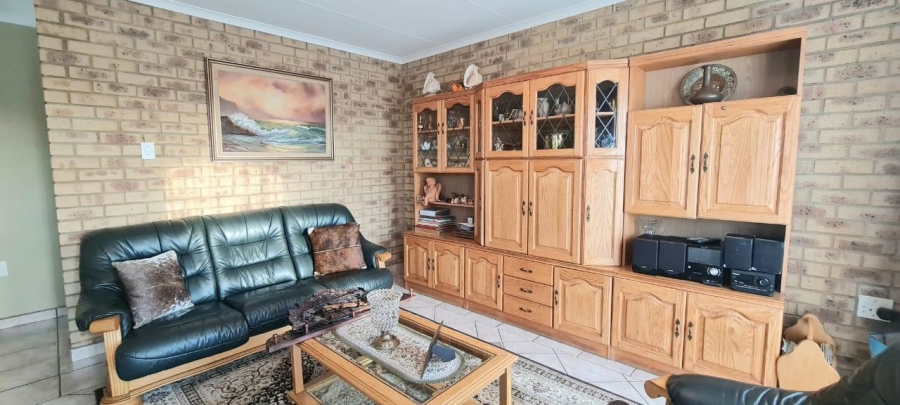 5 Bedroom Property for Sale in Secunda Mpumalanga