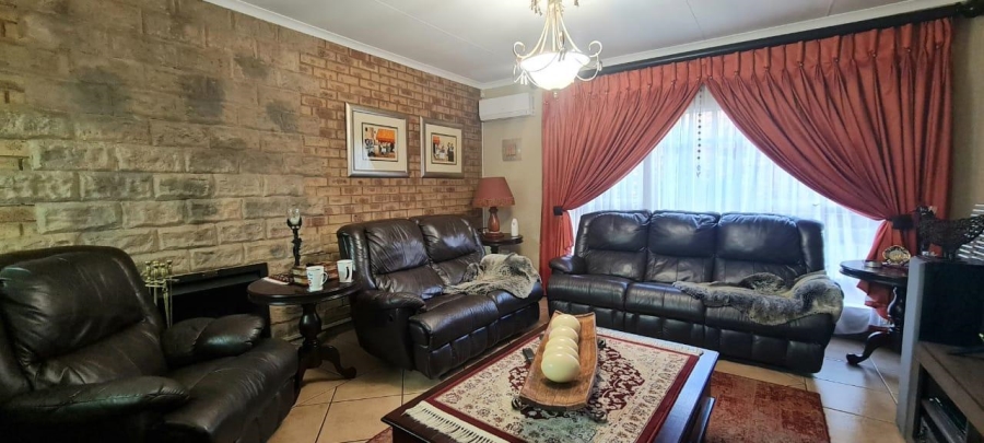 5 Bedroom Property for Sale in Secunda Mpumalanga