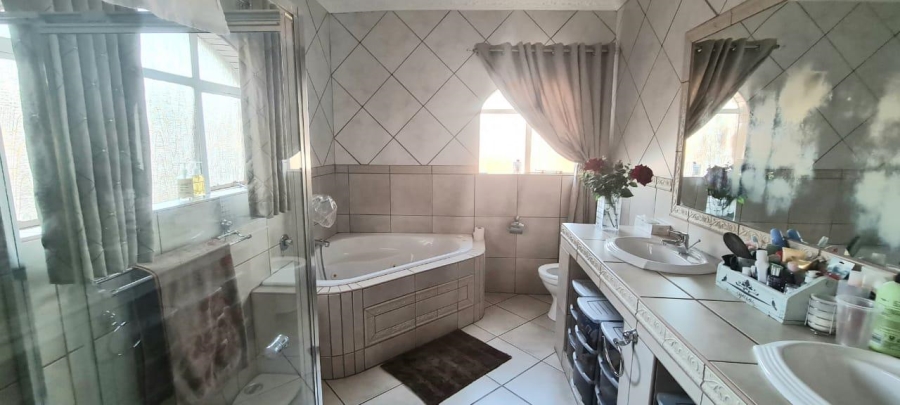 5 Bedroom Property for Sale in Secunda Mpumalanga