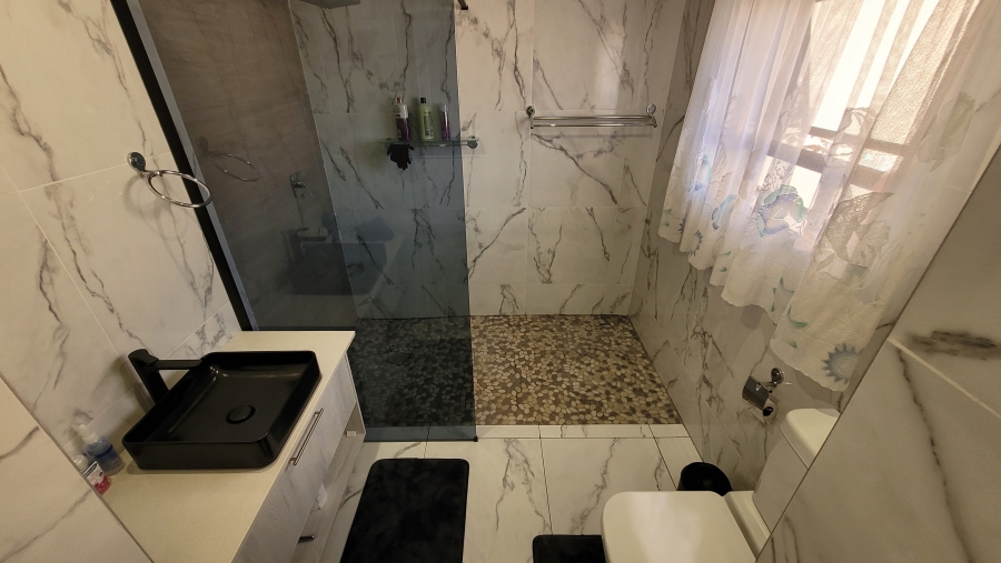 6 Bedroom Property for Sale in Nelspruit Ext 5 Mpumalanga