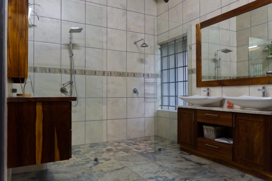 6 Bedroom Property for Sale in Granite Hill Mpumalanga