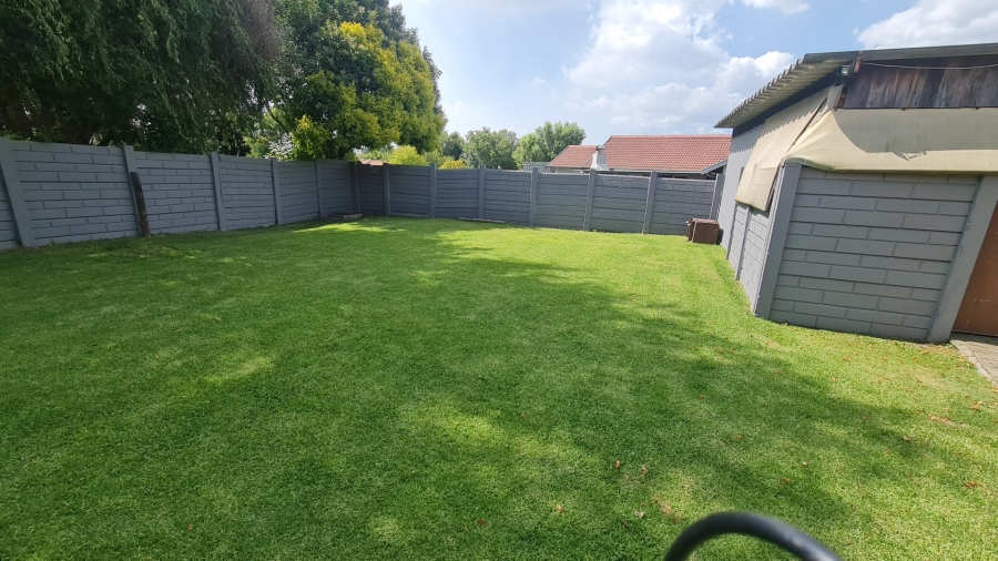 To Let 2 Bedroom Property for Rent in Cosmosrand Mpumalanga