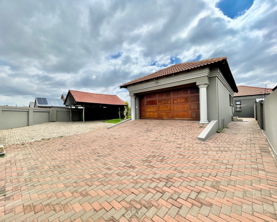 4 Bedroom Property for Sale in Aerorand Mpumalanga